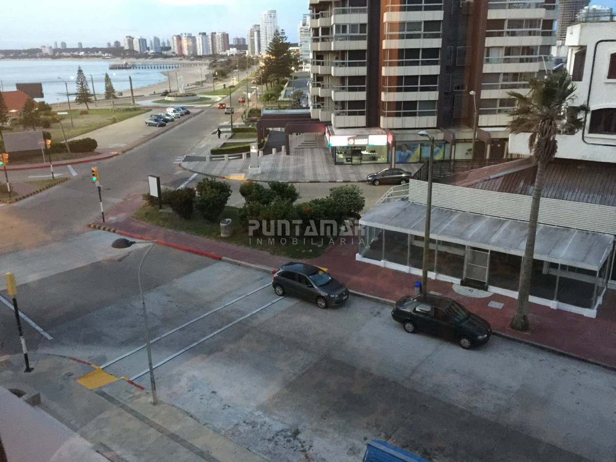 Apartamento ID.213606 - Venta Apartamento de 1 dormitorio en peninsula con vista a playa 
