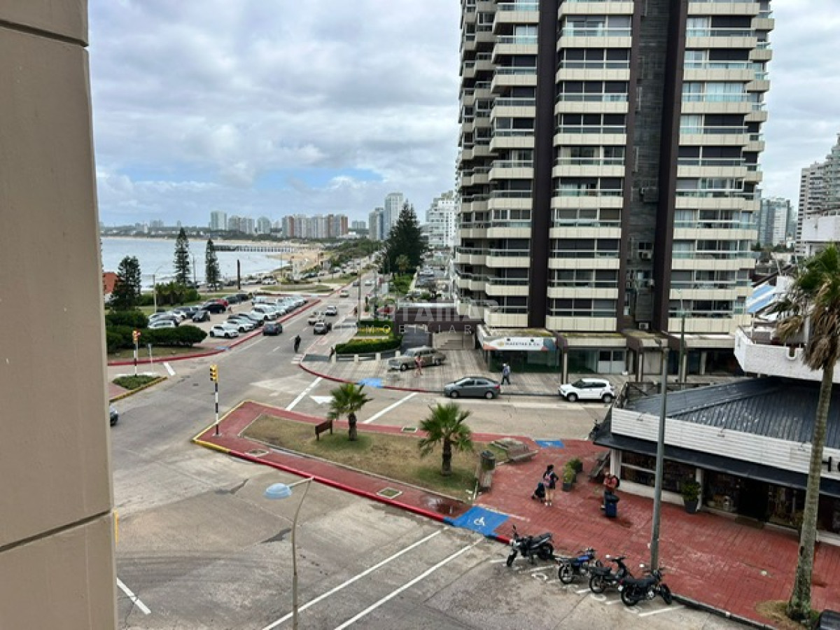 Apartamento ID.213606 - Venta Apartamento de 1 dormitorio en peninsula con vista a playa 