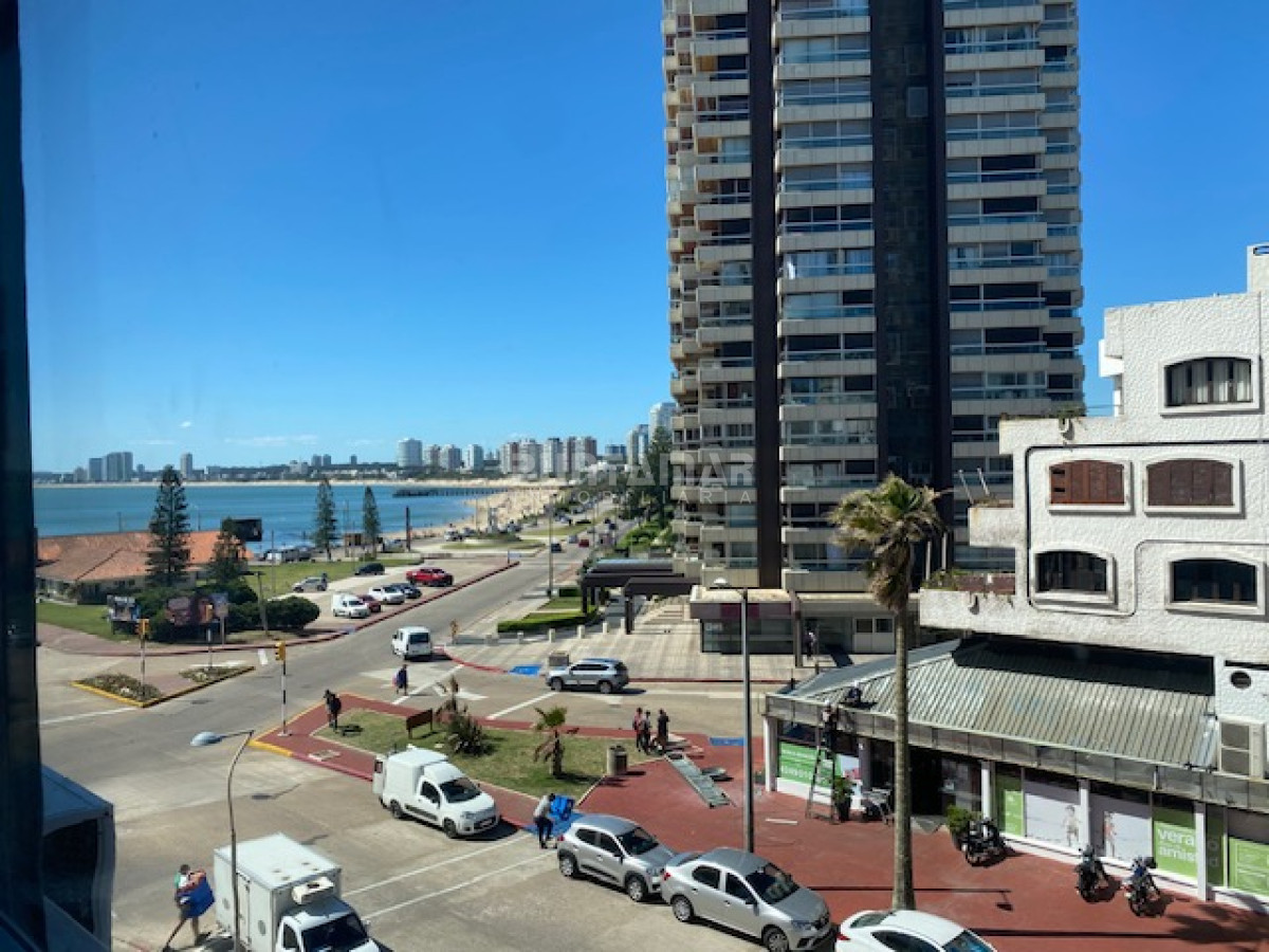 Apartamento ID.213606 - Venta Apartamento de 1 dormitorio en peninsula con vista a playa 