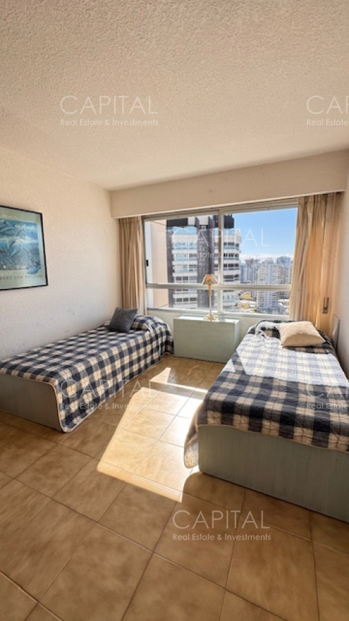 Apartamento ID.40287 - Apartamento con excelente vista a playa Mansa y Brava
