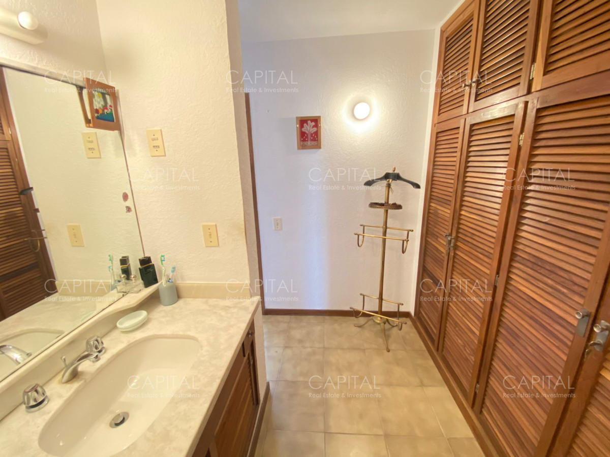 Apartamento ID.38343 - Apto en Torre Gattas 3 dormit 3 Baños ( 2 en suite), Balcon con vista a la playa mansa y brava. En una excelente Ubicacion. Consulte!!!!! por alquiler