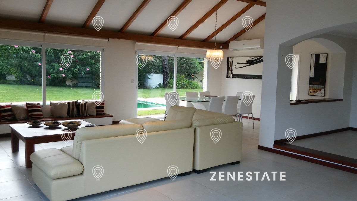 Venta de casa de 4 dormitorios en Playa Mansa, Punta del Este - ZEN3605C