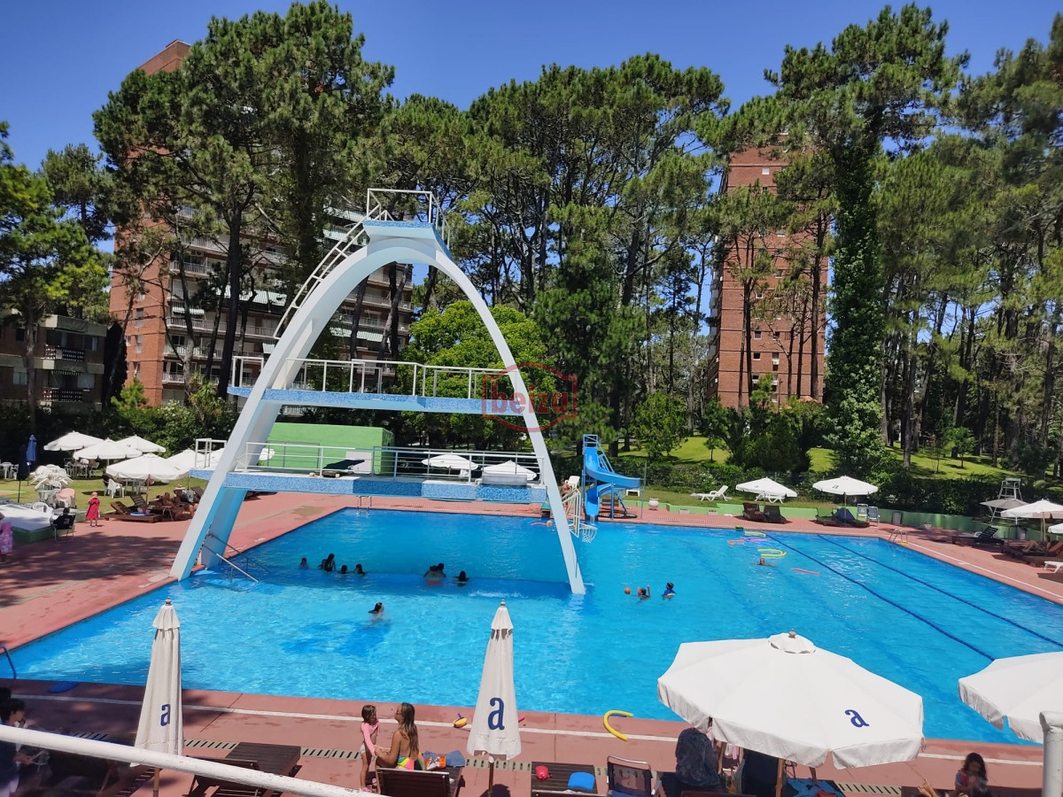 Apartamento ID.166295/Alquiler-un-dormitorio-Peninsula - Encantador Apartamento en Arcobaleno, 2 dormitorios con Acciones de Piscina, cochera y baulera. CONSULTENOS!