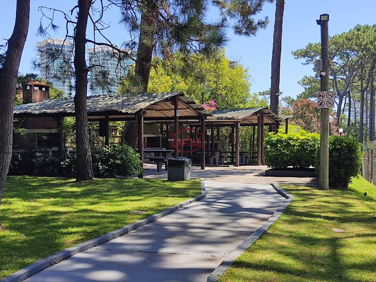 Apartamento ID.166295/Alquiler-un-dormitorio-Peninsula - Encantador Apartamento en Arcobaleno, 2 dormitorios con Acciones de Piscina, cochera y baulera. CONSULTENOS!