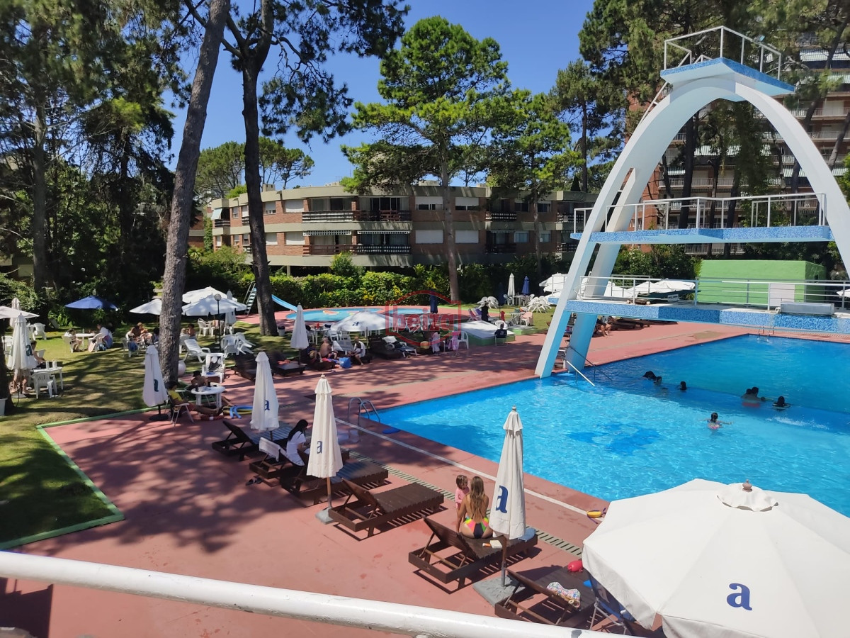 Apartamento ID.166295/Alquiler-un-dormitorio-Peninsula - Encantador Apartamento en Arcobaleno, 2 dormitorios con Acciones de Piscina, cochera y baulera. CONSULTENOS!