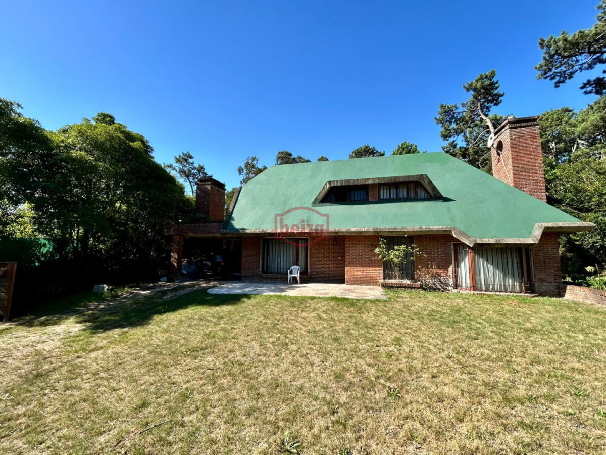 Casa ID.167157/Casa-de-3-dormitorios-en-venta-en-Cantegril - Casa en Marly