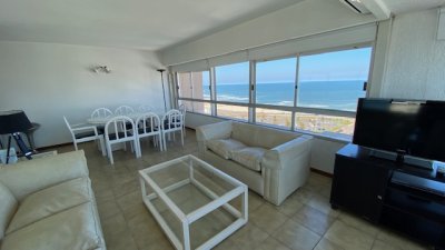 Apto 3 dormitorios  3 baños en Peninsula cuenta el edificio con servicio de Playa 