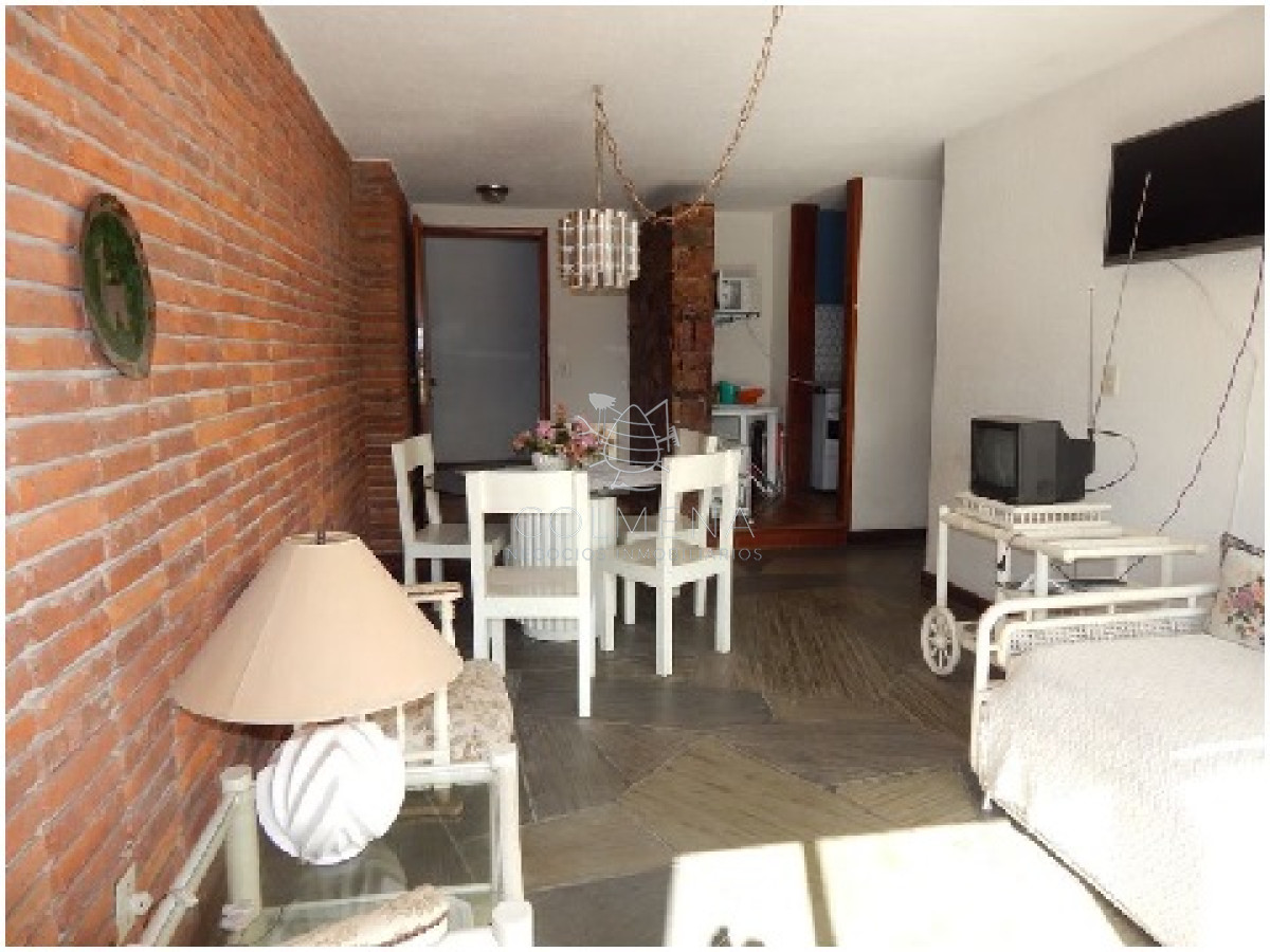 muy buen departamento de solida construcción! excelente ubicación