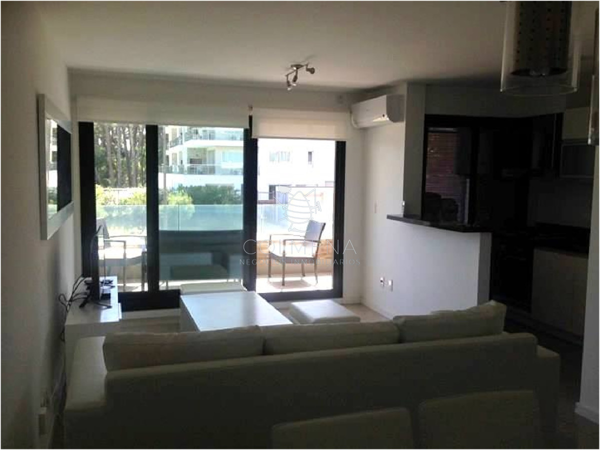 Apartamento de 1 dormitorio, 1 baño, cocina, Living-comedor, Balcon muy amplio y cochera techada con baulera. Consulte!!!!!!!