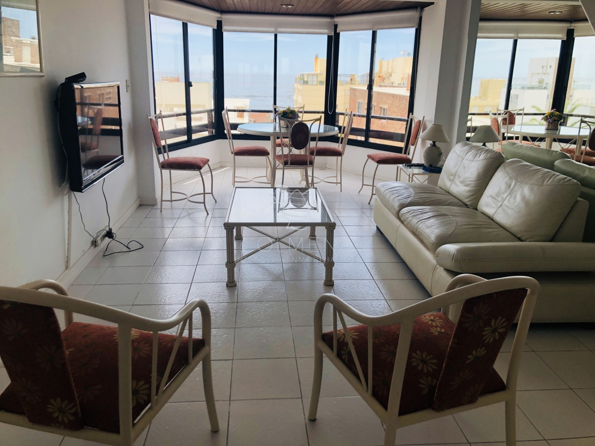 Apartamento en muy buena ubicacion, de 3 dor, 3 baños y terraza techada con churrasquera con linda vista, en Peninsula. Consulte!!!!!!