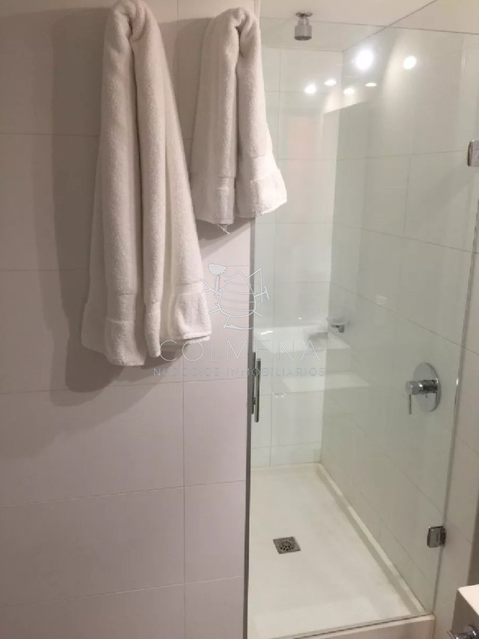 Apto de 1 dormitorio en parada 18 a dos cuadras del Mar con terraza exclusiva con churrasquero.