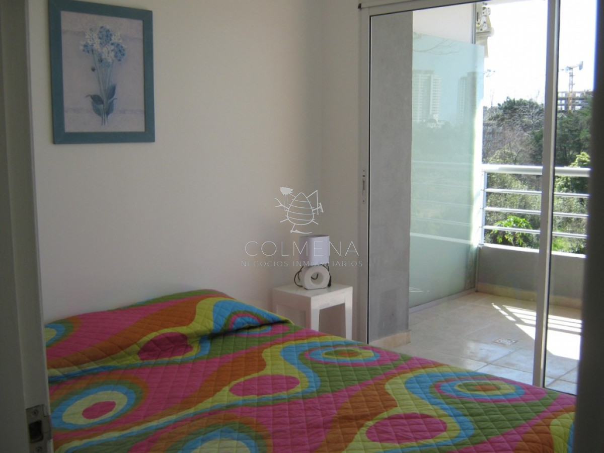 Apartamento en Aidy Grill muy buena ubicacion, de 1dor, 1 baños, Living-comedor, balcon amplio y garaje.