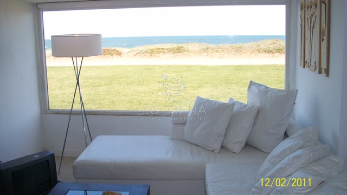 Apartamento en manatiales primera fila al mar, 3 dor, 2 baños y terraza. Consulte!!!