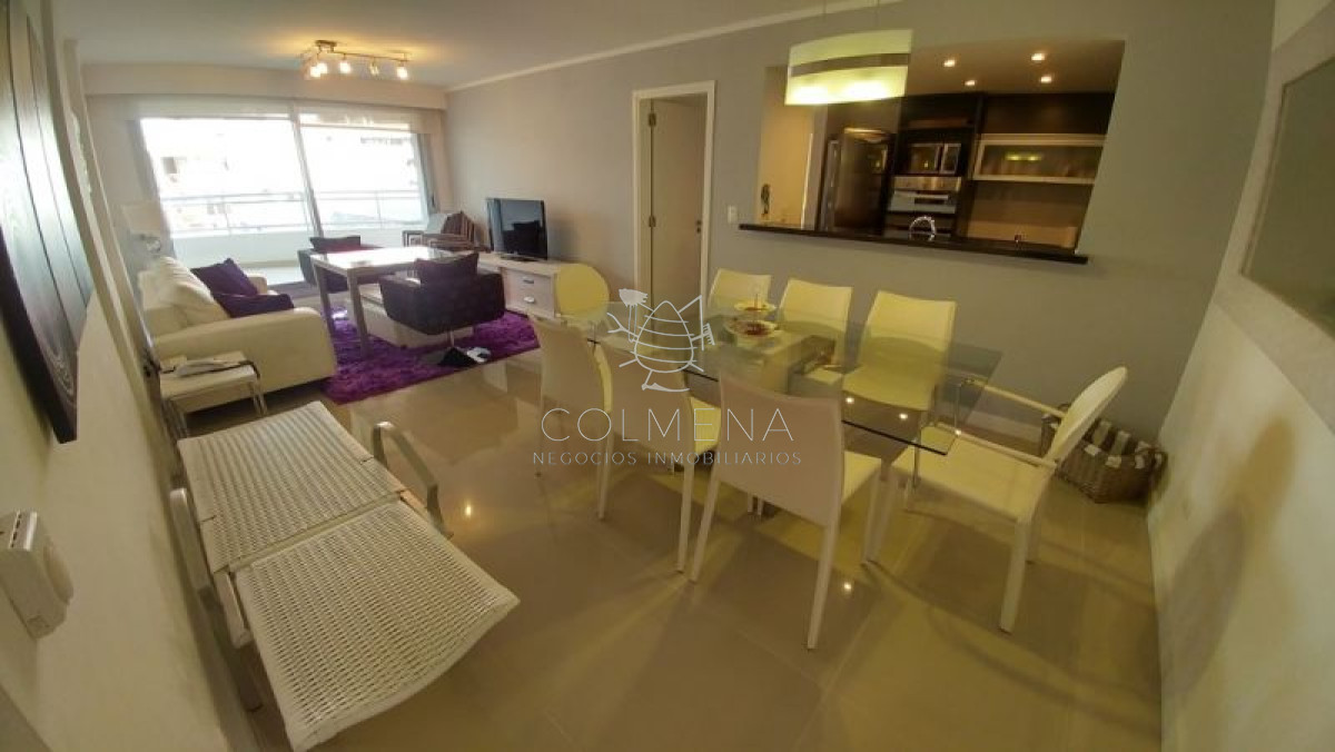  Apartamento en Aidy Grill cerca de la playa brava, de 3 dormitorios, 2 baños, amplio living comedor con cocina integrada, balcon y garaje.