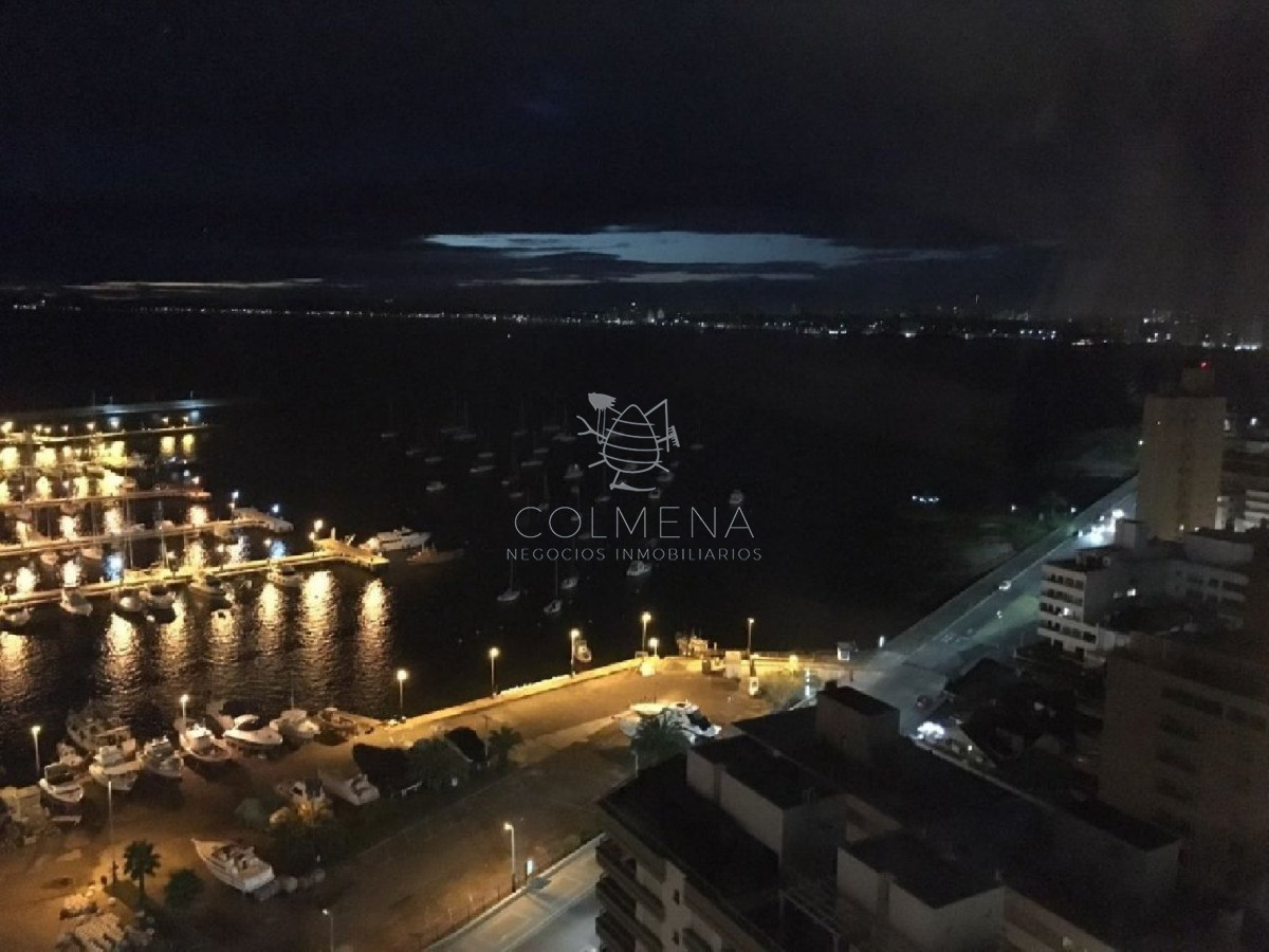 Excelente departamento reciclado y metros del puerto de punta del este
