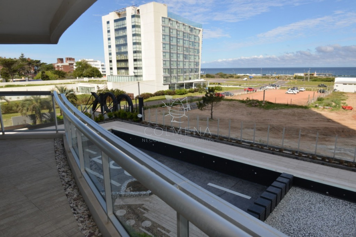 Departamento a estrenar a media cuadra de playa brava con todos los servicios, consulte!!!