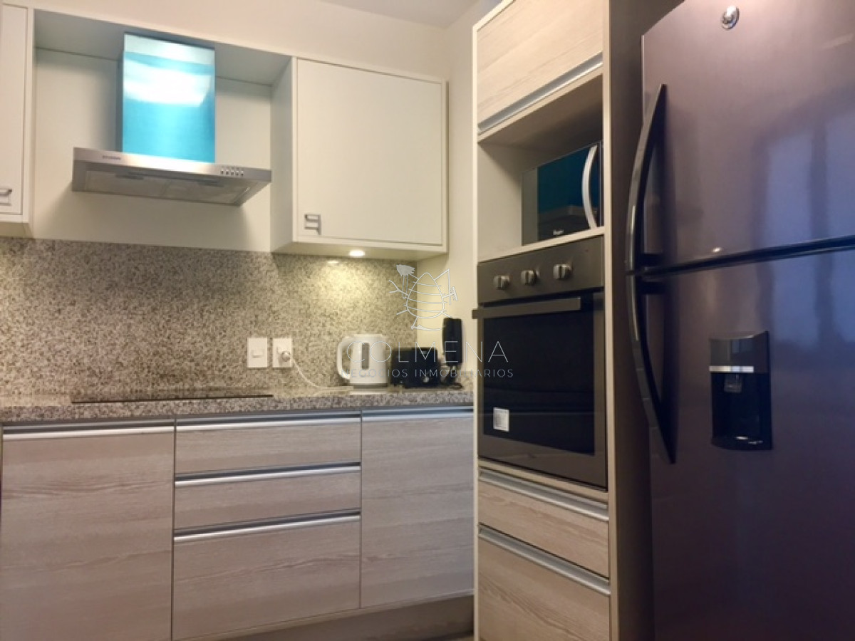 Apartamento en Av.Roosevelt de 2 dormitorios con 2 baños, Balcon y Garaje. Consulte !!!!!!!