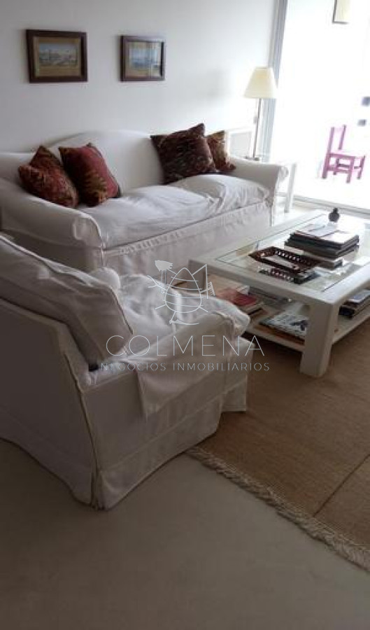 Apto en la Roosevelt de 2 Dormitorios, 2 Baños, 1 Toilette, Living comedor, Escritorio, Balcón, Terraza, Cocina, Servicio con baño, Garaje.Consulte!!!