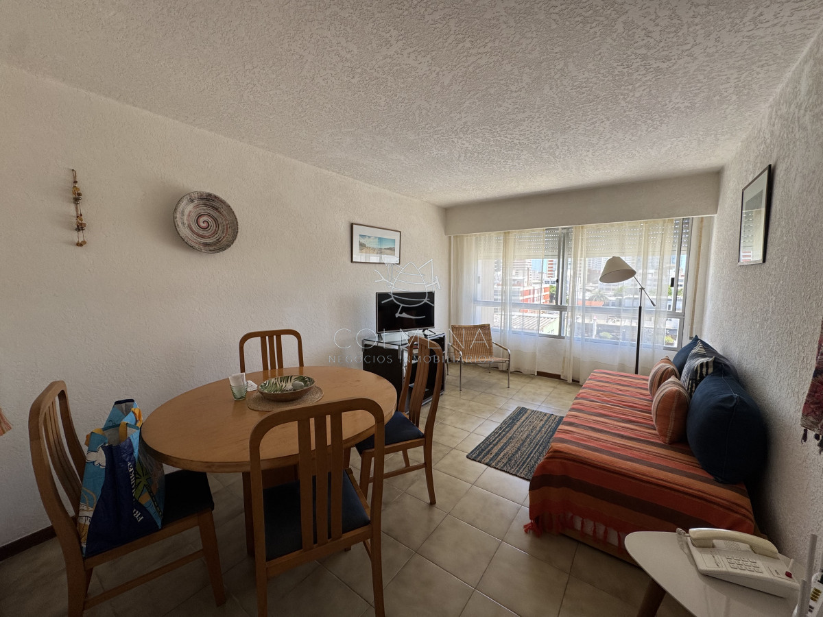 Apto de 1 dormitorio muy bien ubicado en peninsula con servicio de Playa.