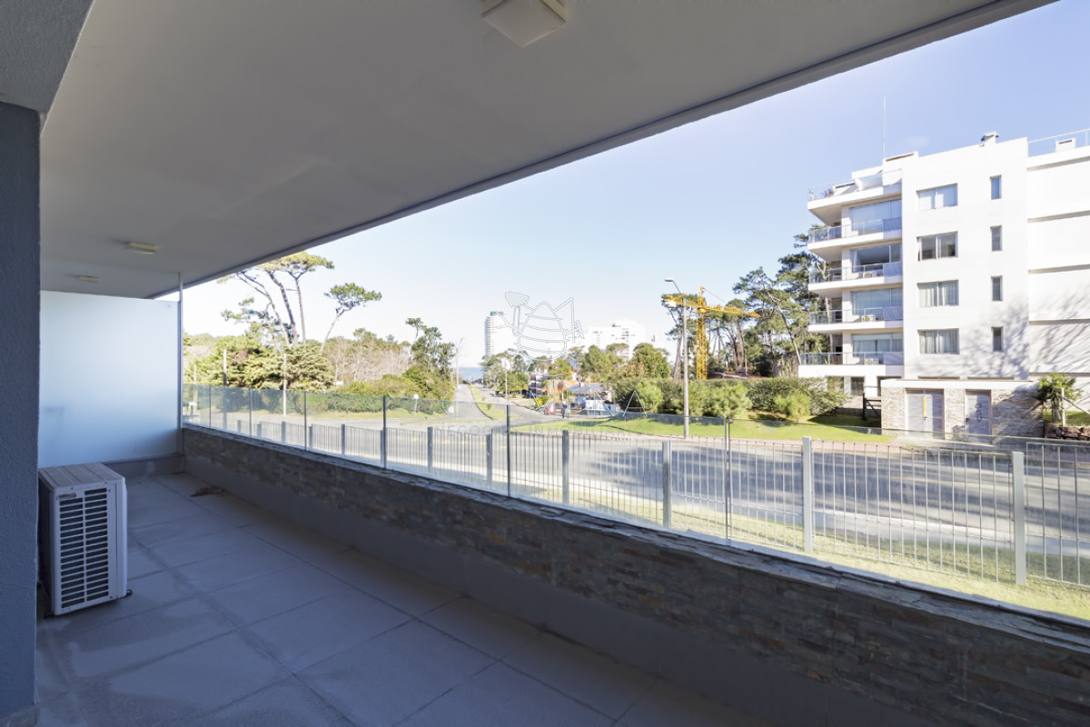 Muy lindo departamento de 1 dormitorio 1 baño cocina con lavadero con una balcon muy grande y a metros del mar!!!!!!!