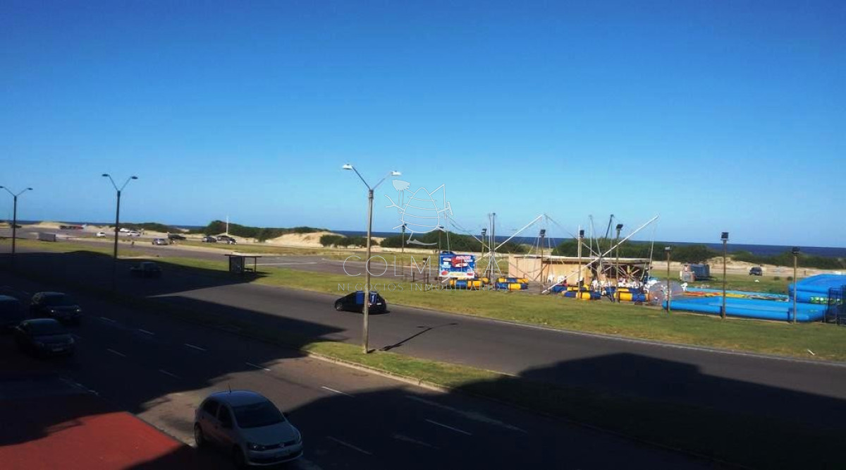 Excelente departamento frente a playa Brava