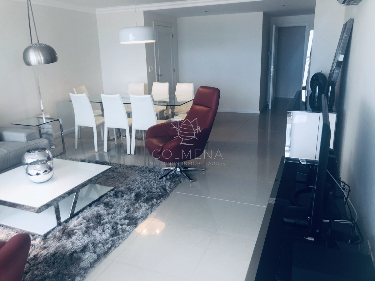 Apartamemto de 3 dor 3 baños con balcon en excelente estado en la Peninsula Consulte!!!!.
