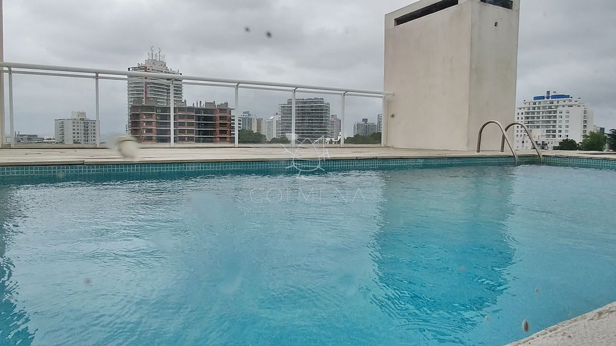 Muy lindo duplex penthouse con parrillero a metros de playa !!