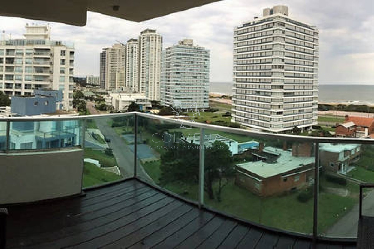 Espectacular unidad de 3 dorms y servicio en la Brava!! 