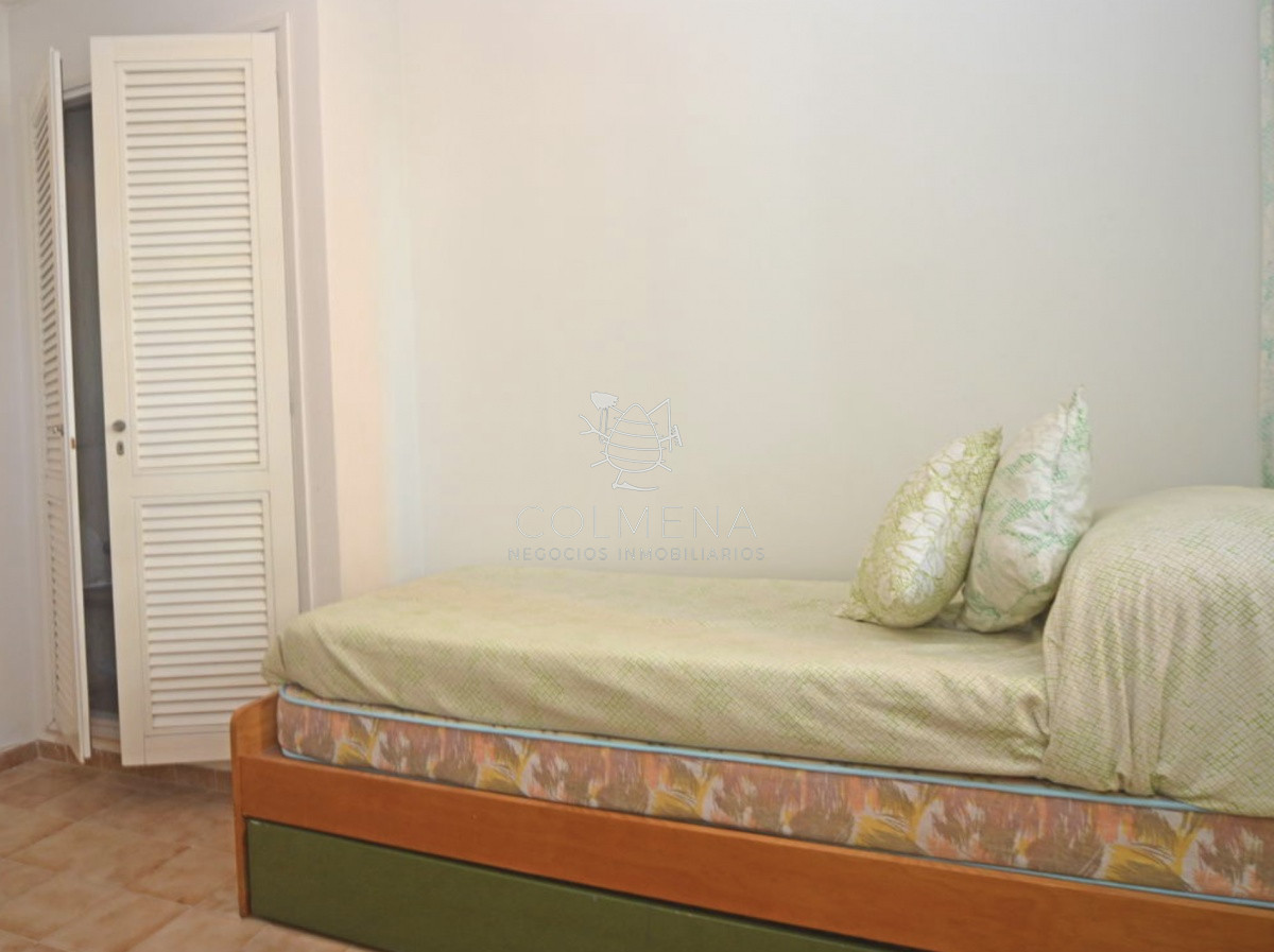 Apartamento en muy buena ubicacion, de 3 dor, 3 baños mas dependencia de servicio cuenta con parrillero - Consulte !!!!!