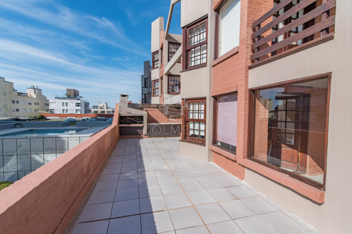 Apartamento en Peninsula, 2 dormitorios mas terraza con parrillero!