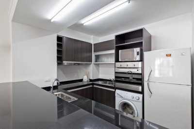 Apartamento en muy buena ubicacion en Av Chiverta, de 2 dor, 2 baños, gran terraza y garaje. El edificio cuenta con muy buenos servicios. Consulte!!!