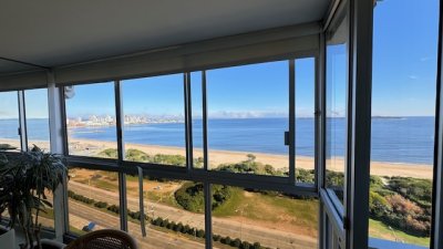 Apartamento con excelente vista plena frente a playa mansa 