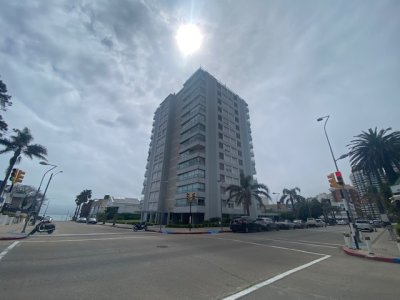 Edificio en peninsula 