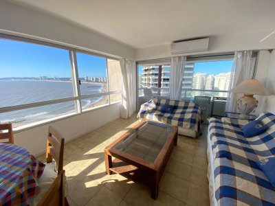 Apartamento en Peninsula, vista playa mansa y brava.