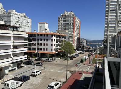 Apartamento en Peninsula con muy buena terraza balcón