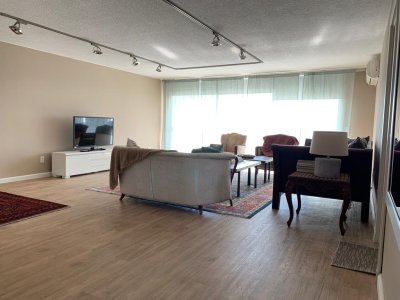 Encantador y amplio departamento con excelentes detalles de diseño! 