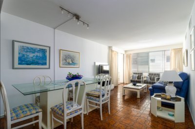 Espectacular apartamento de 2 dorms y servicio en plena península
