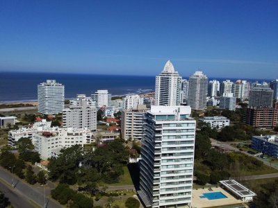 Apartamento en la Roosevelt - a 100 metros de la playa Brava.