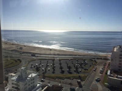 Apto con vista a playa mansa y Brava en el corazon de la peninsula
