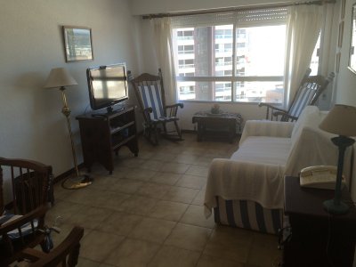 1 Dormitorio, en el mejor punto de Punta del Este. A metros de la playa mansa! 