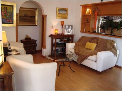 Apartamento en península, cuenta con terraza y parrillero Propio.