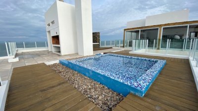 Pent-house con excelente vista a rambla de la brava - con balcon y terraza.