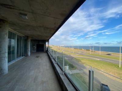 Apto con vista a la playa Mansa, con estufa a leña y parrillero.