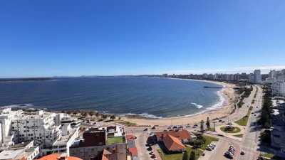 Apto con excelente vista a playa mansa y brava. Consulte!!!!!!