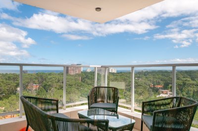 Apartamento en muy buena ubicacion, en Roosevelt de 2 dor, 2 baños con balcon con chirrasquero y cuenta com muy linda vista. Consulte !!!!!!