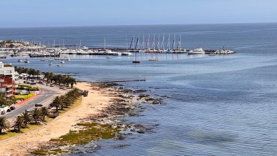 Penhouse con excelente vista frente a la Bahia de Punta del Este