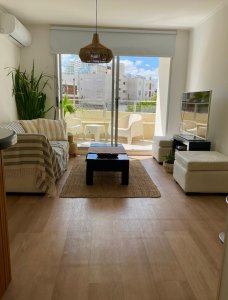 Apartamento a pasos de playa brava y centro comerciales de la para 2.