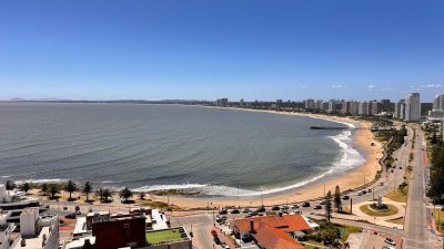 Apartamento Codigo #Apto en Torre Gattas -3 dor, 3 Baños, Balcón con vista a la playa mansa y brava. 