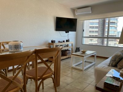 Apartamento Codigo #Apto de 1 dormitorio con vista a playa mansa y Brava