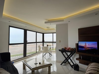 Venta Apartamento 2 Dormitorios frente a la playa Brava Punta del Este